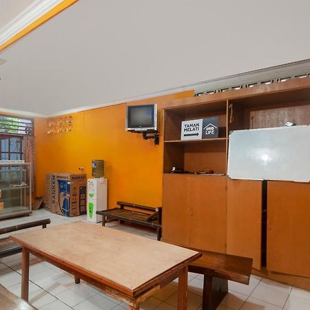 Oyo Life 3034 Taman Melati Hotel Depok Ngoại thất bức ảnh