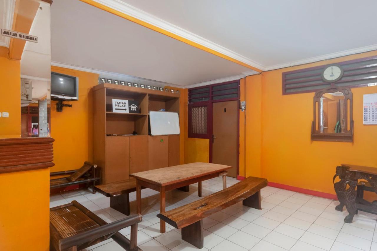 Oyo Life 3034 Taman Melati Hotel Depok Ngoại thất bức ảnh