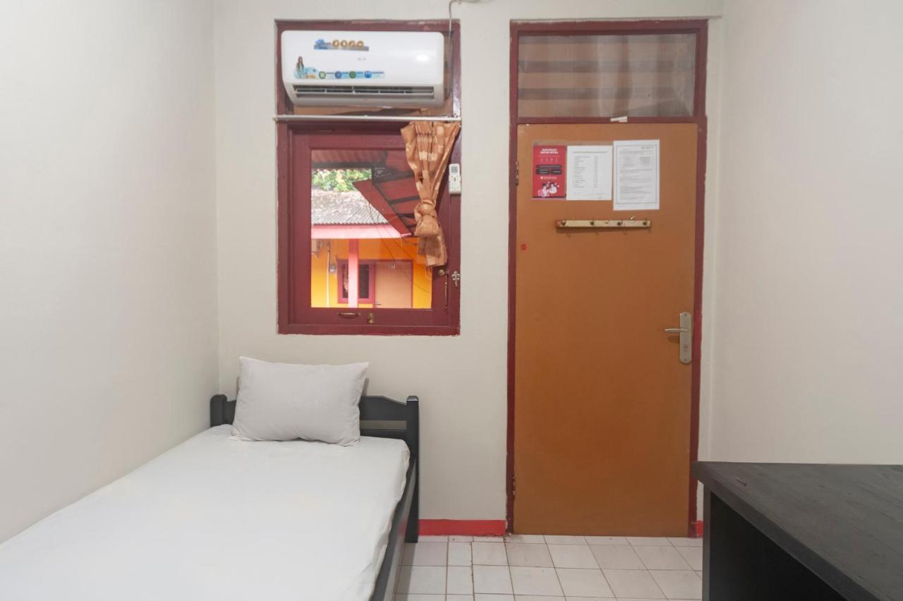 Oyo Life 3034 Taman Melati Hotel Depok Ngoại thất bức ảnh