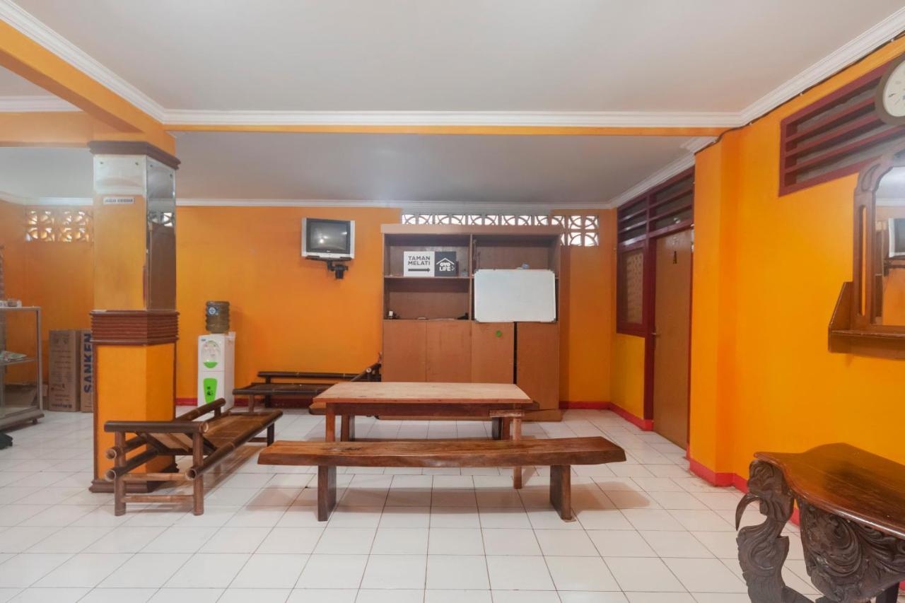 Oyo Life 3034 Taman Melati Hotel Depok Ngoại thất bức ảnh